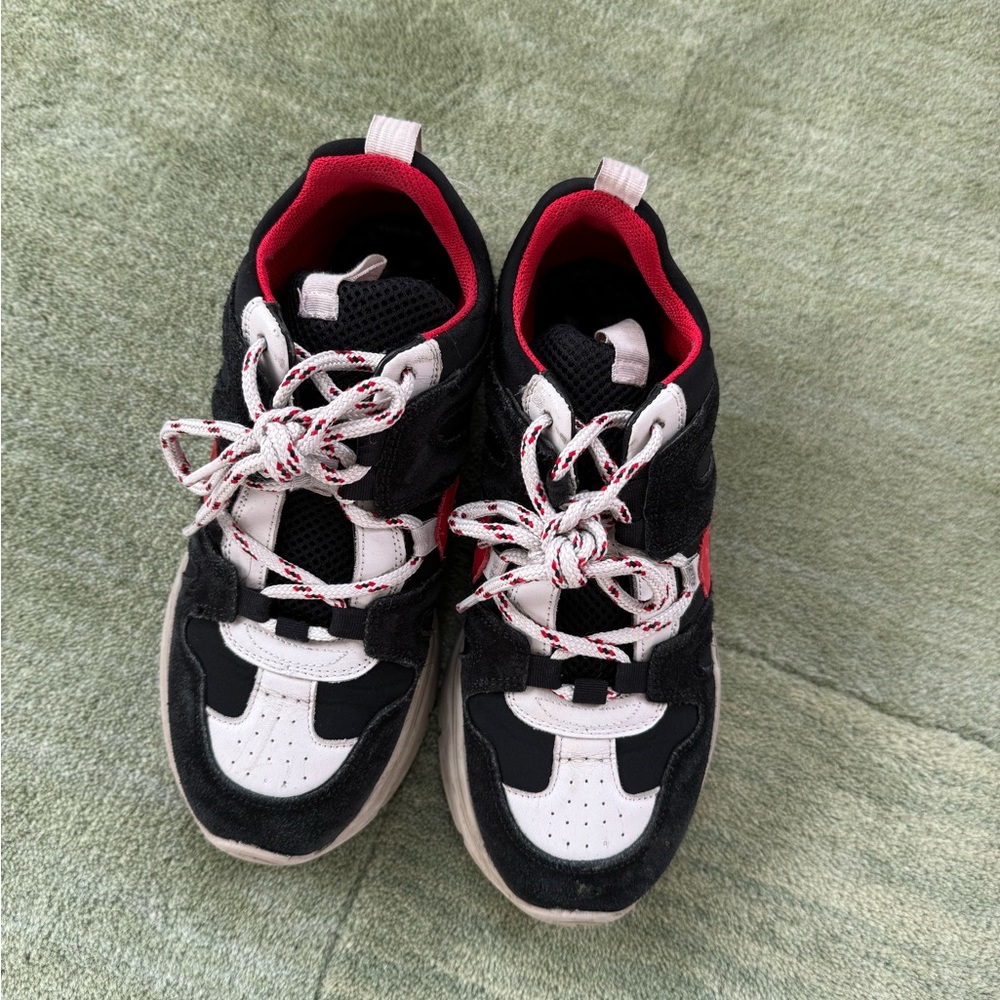Very comfy sneakers